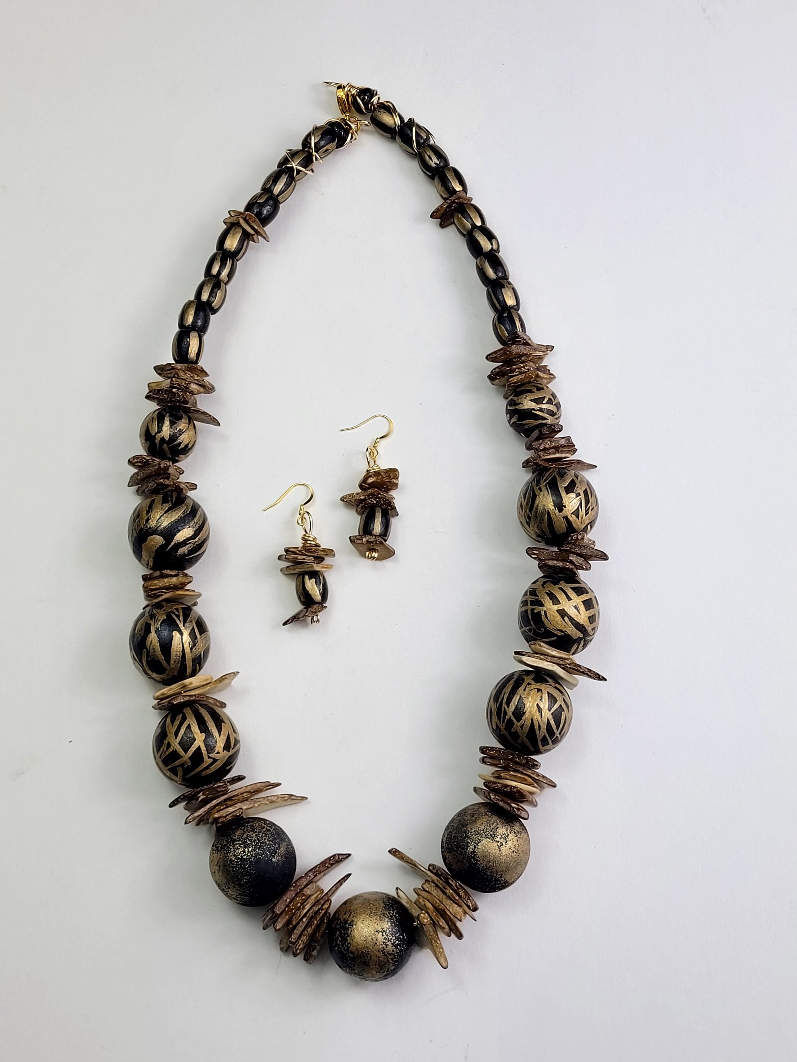 Black and gold stripe necklace set